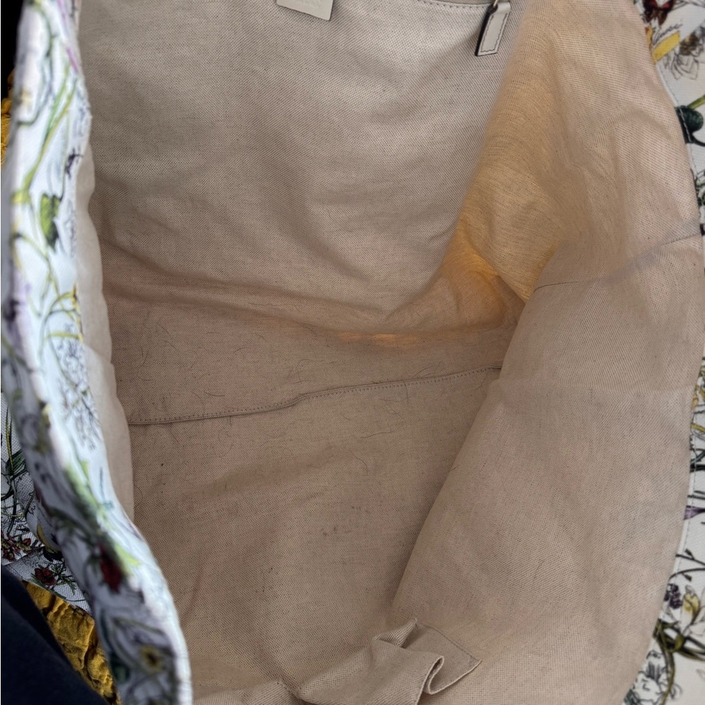 GUCCI authentic Flora tote - Picture 6 of 12